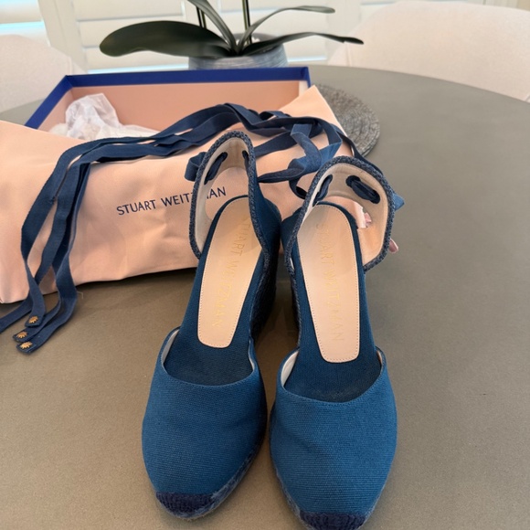 Stuart Weitzman Maguerta Espadrille Wedge Color: Nice Blue Size: 6.5 - Picture 3 of 9